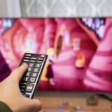 【迫力ある映像で快適に！】動画配信サービスをテレビ（モニター）で楽しむ方法