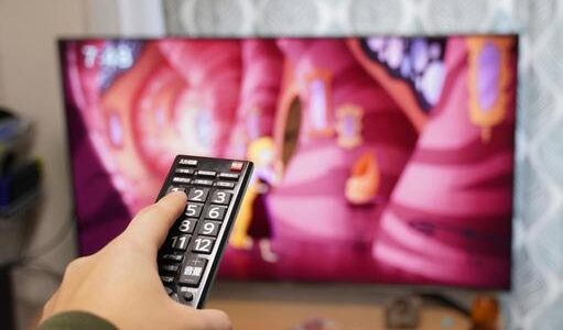 【迫力ある映像で快適に！】動画配信サービスをテレビ（モニター）で楽しむ方法